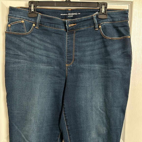Chico’s deep blue denim jeggings, Size 2.5: 12/14 - Picture 3 of 6